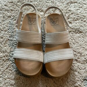 Little girls size 13 reef sandals